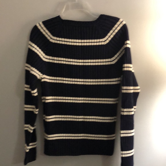 Vintage Tommy Hilfiger sweater, NWOT (never worn), size Large. - Picture 4 of 5